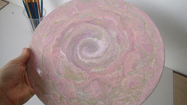 How to pour paint onto a spinning record and create a spiral painting - video tutorial. I love these pastel colors.