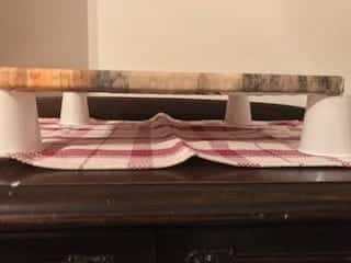 towel with bathroom cups 3
