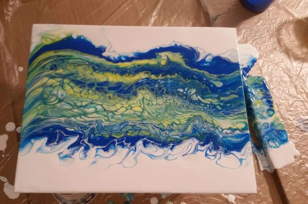 Paint pouring swipe
